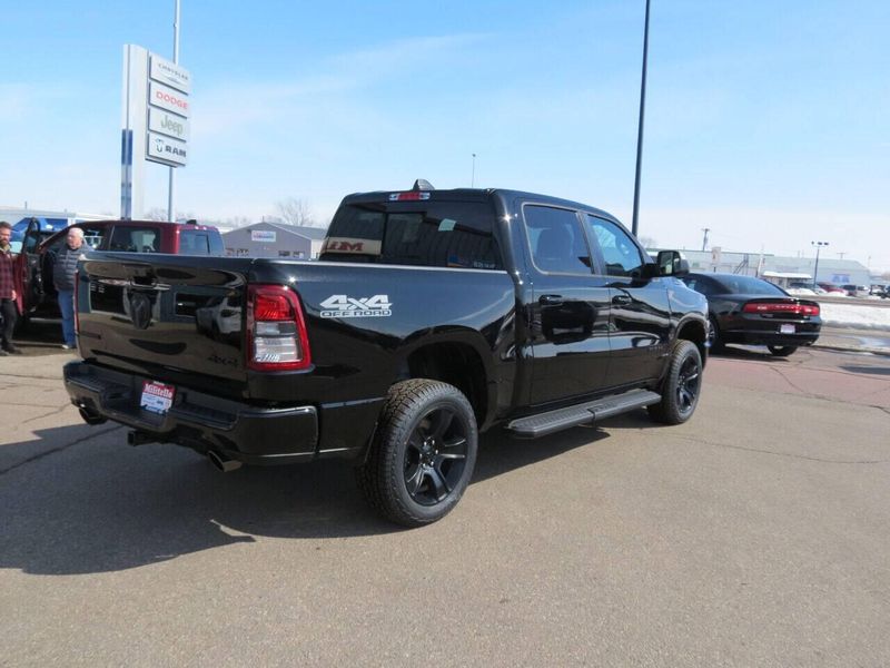 2023 RAM 1500 Big Horn Crew Cab 4x4 5