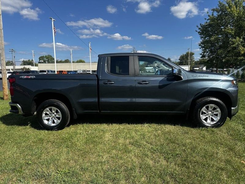 2019 Chevrolet Silverado 1500 LT photo 2