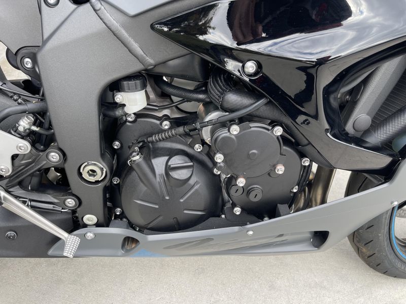2025 Kawasaki NINJA ZX-6R Image 10