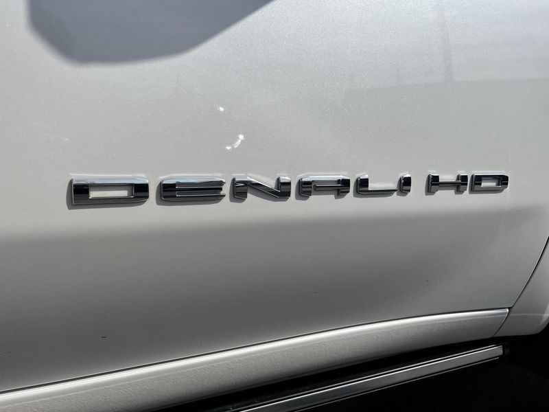 2024 Gmc Sierra HD Denali Ultimate photo 4