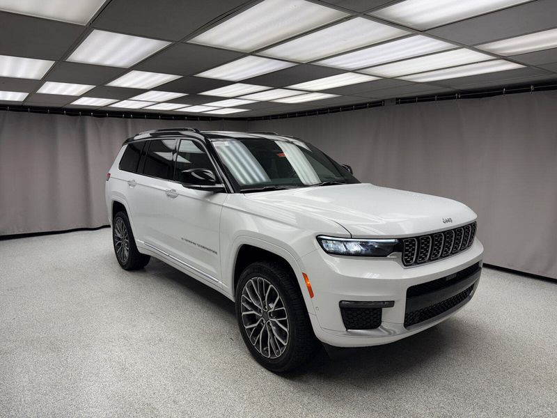 New 2025 Jeep Grand Cherokee L Summit Reserve 4x4Image 4