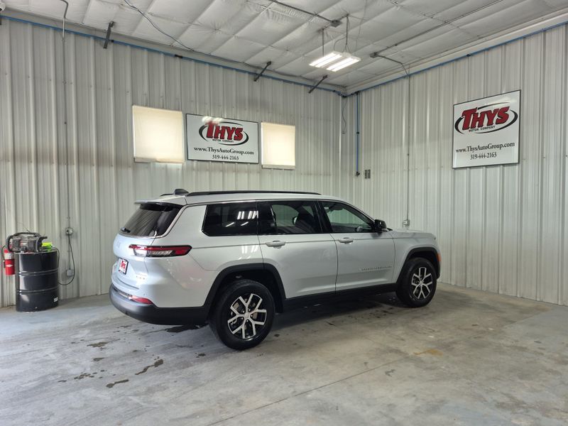 New 2025 Jeep Grand Cherokee L Limited 4x4Image 4