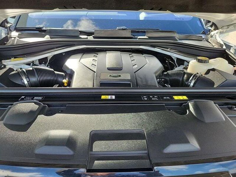 2023 Land Rover Range Rover SE photo 30