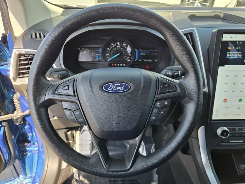 Used 2023 Ford Edge SE AWD