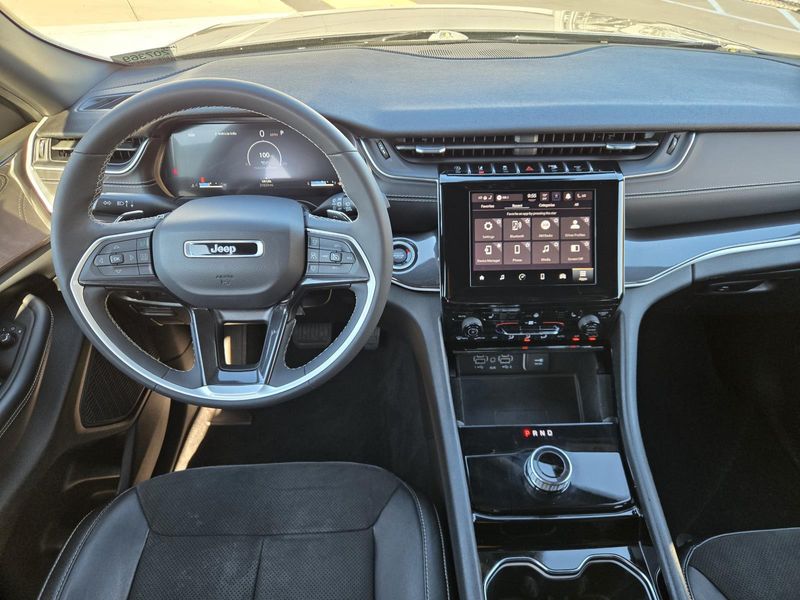 2023 Jeep Grand Cherokee Altitude photo 3