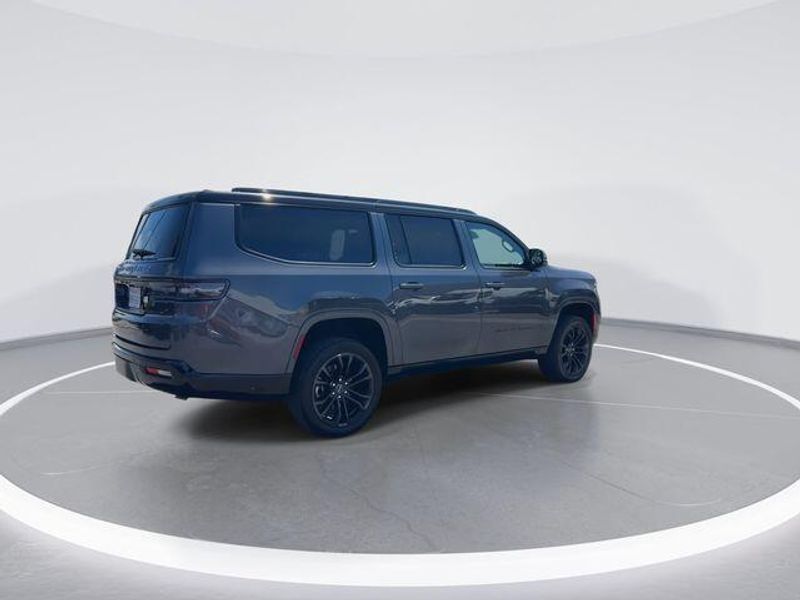 2024 Jeep Grand Wagoneer L Series II ObsidianImage 8