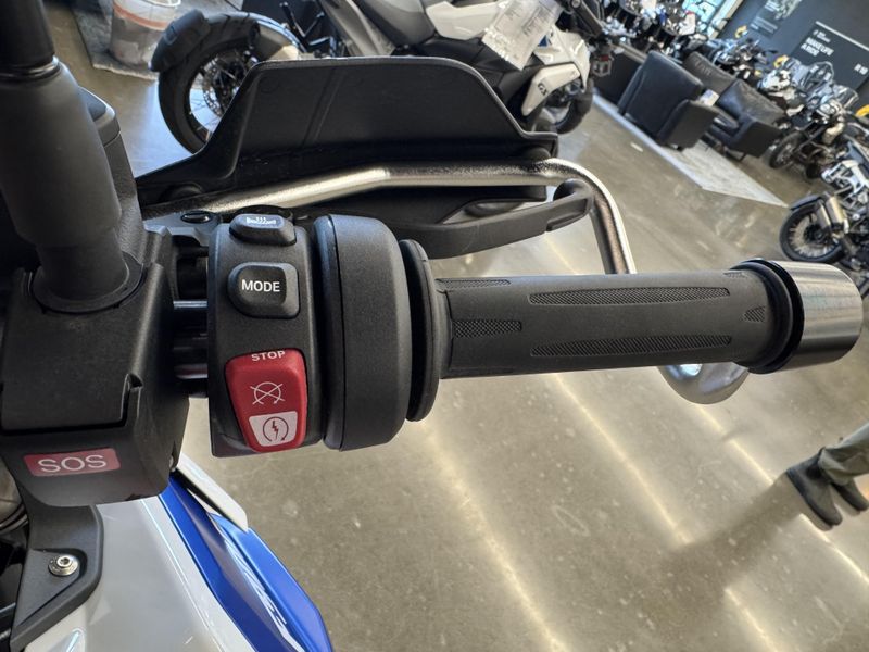 2025 BMW F 900 GS - LIGHT WHITE RACING BLUE RACING RED 