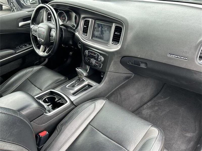 2022 Dodge Charger SXTImage 13