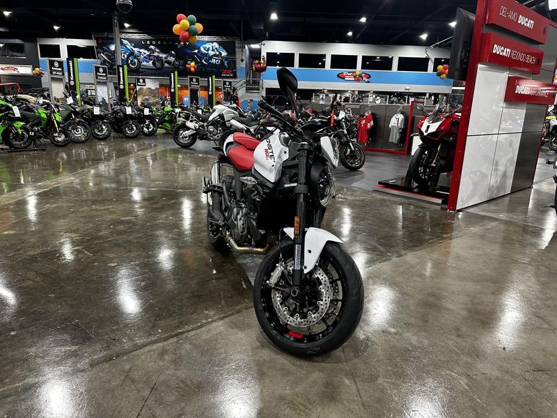 2024 Ducati MONSTER PLUS Image 5