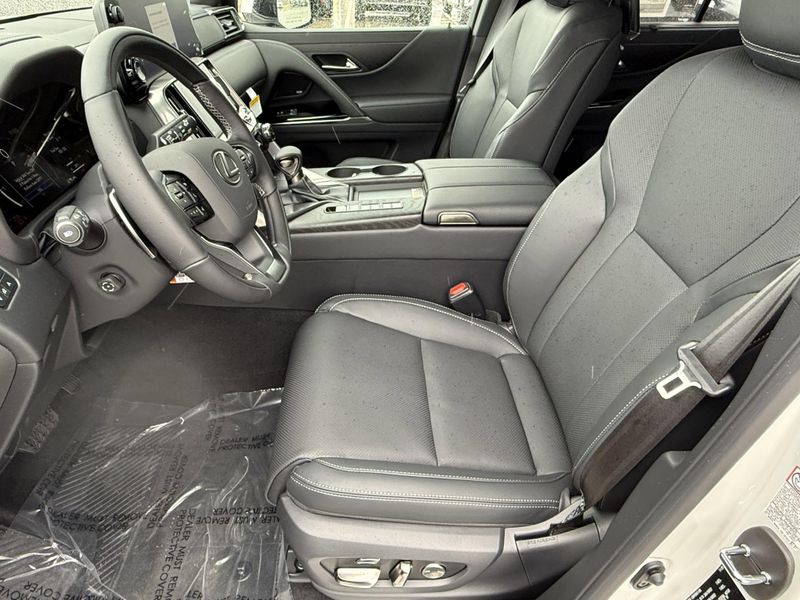 New 2026 Lexus LX 600 LuxuryImage 17