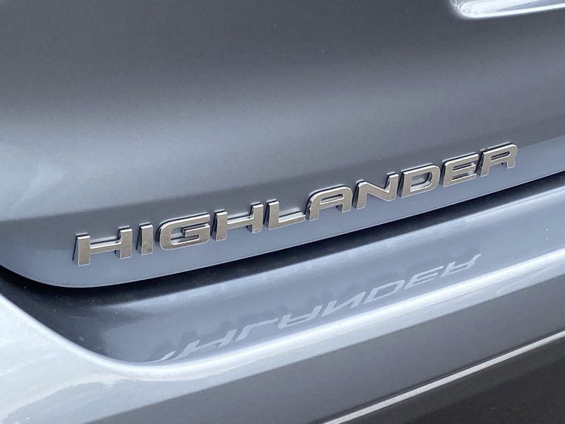 Used 2023 Toyota Highlander LimitedImage 4