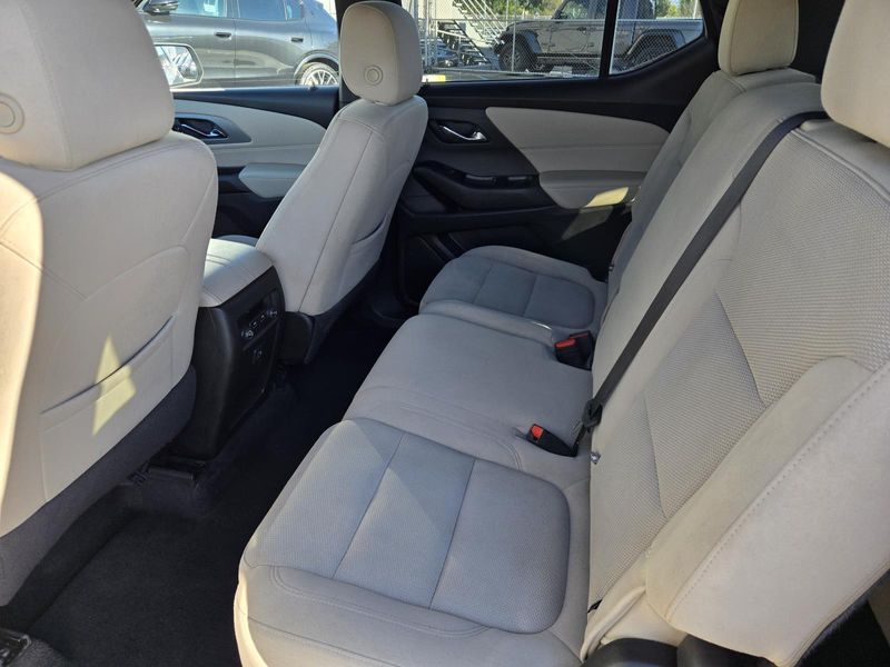Used 2023 Chevrolet Traverse FWD 4dr LS w/1LS