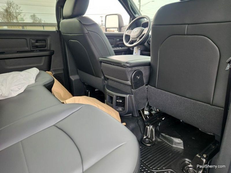 2024 RAM 5500 Tradesman Chassis Crew Cab 4x4 84