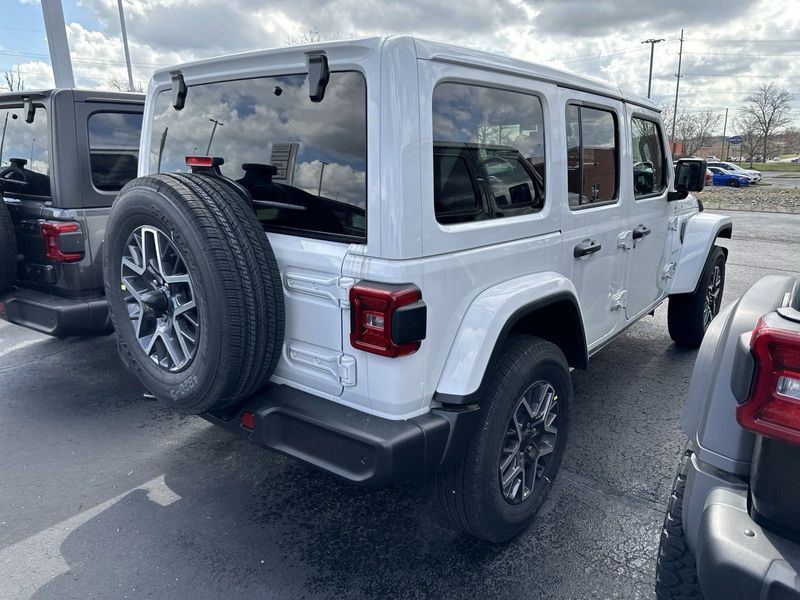 2024 Jeep Wrangler 4-door SaharaImage 7