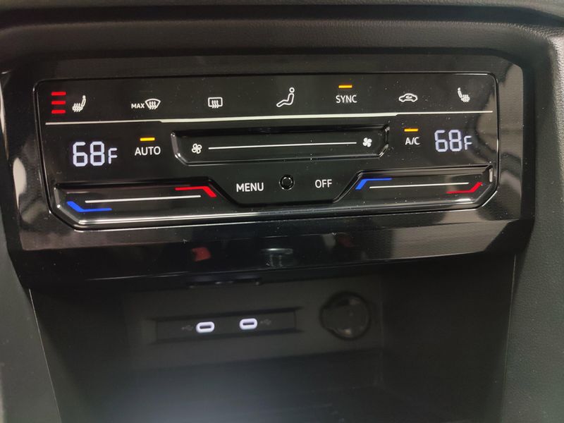 2025 Volkswagen Taos SE AWD w/SunroofImage 22