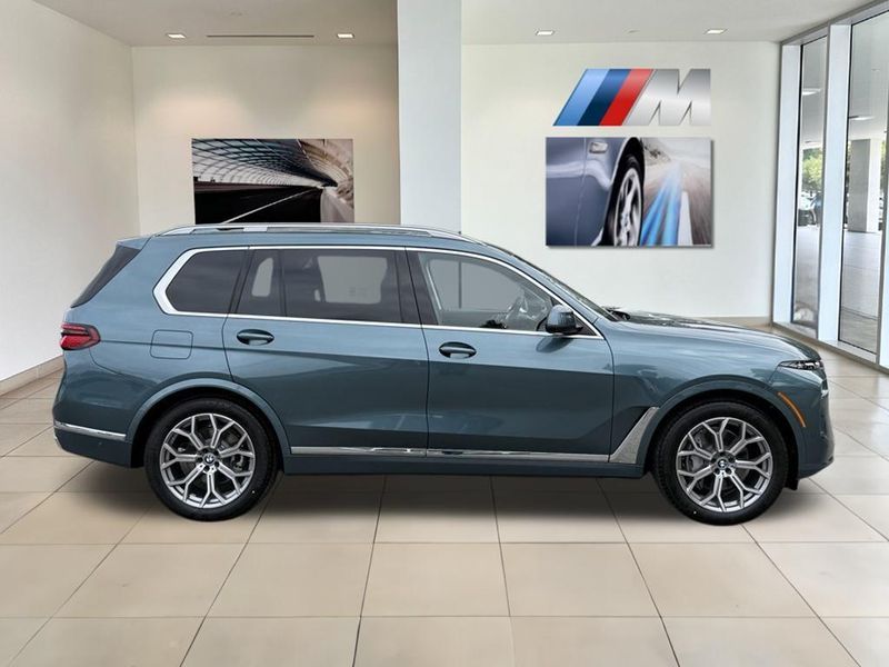 2025 BMW X7 xDrive40iImage 5