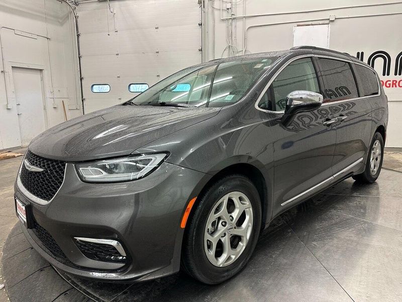 2023 Chrysler Pacifica LimitedImage 12