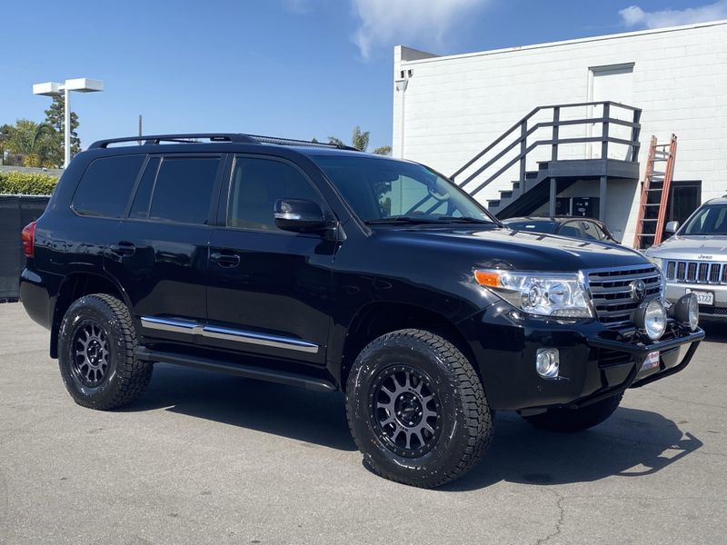 2013 Toyota Land Cruiser BaseImage 2