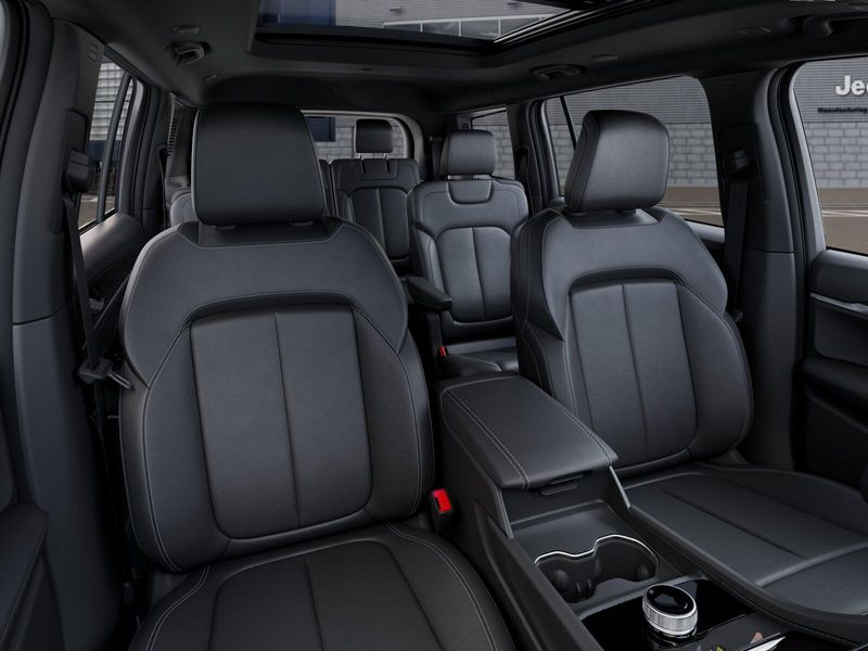 New 2026 Jeep Grand Cherokee L Limited 4x2Image 9