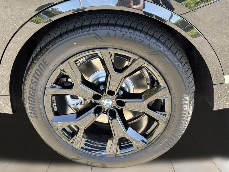 2025 BMW X7 xDrive40iImage 17