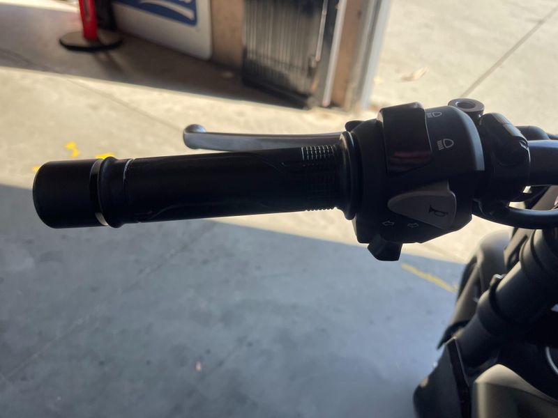 New 2025 Honda CB300R ABS Image 9