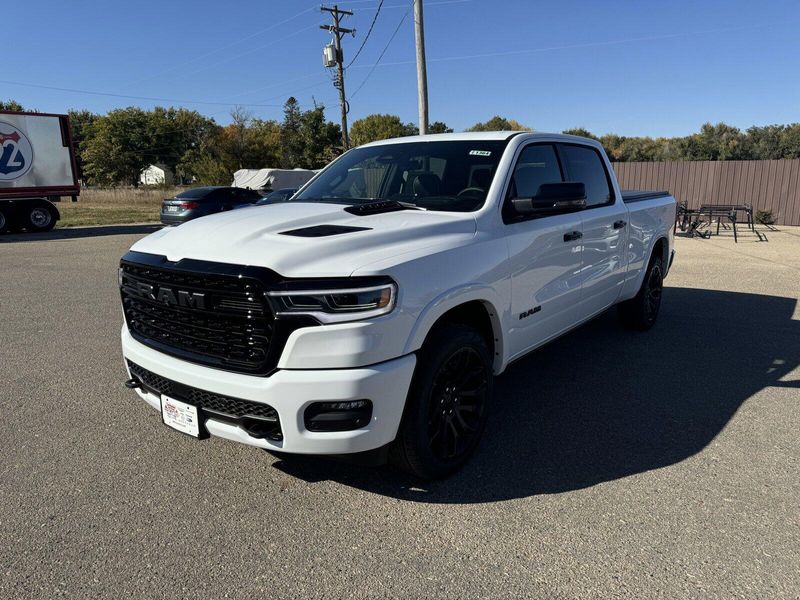 2025 RAM 1500 LimitedImage 4
