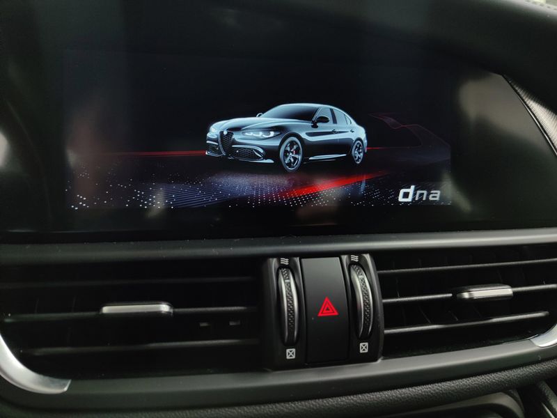 Used 2025 Alfa Romeo Giulia Veloce Premium AWD w/SunroofImage 24