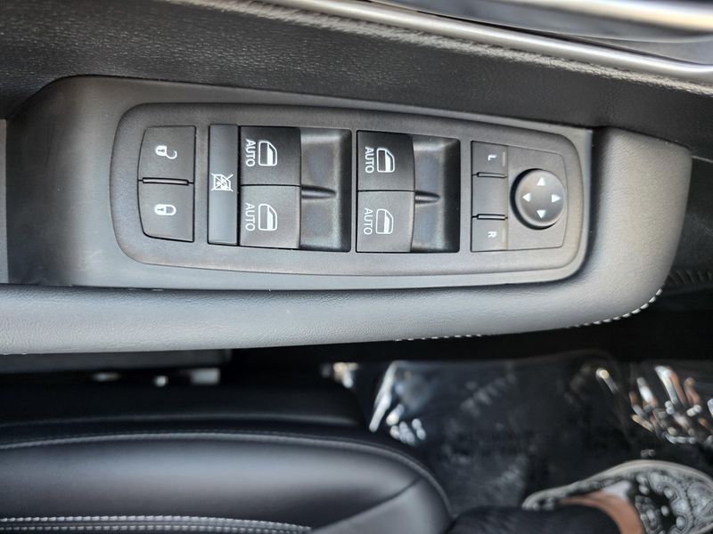 New 2025 Chrysler Pacifica SelectImage 27