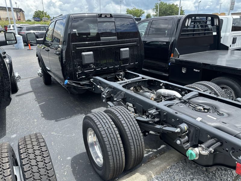 2025 RAM 3500 Tradesman Crew Cab Chassis 4x4 60