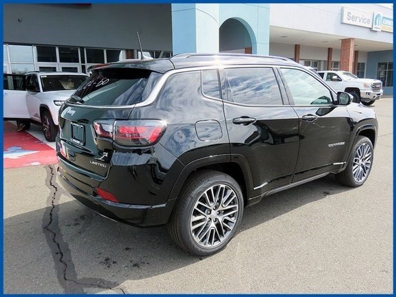 2023 Jeep Compass LimitedImage 7