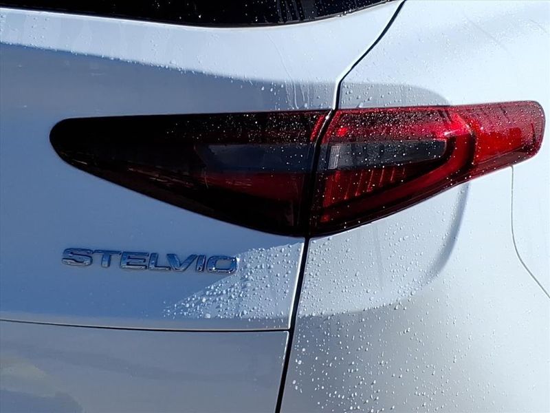 Used 2023 Alfa Romeo Stelvio VeloceImage 6