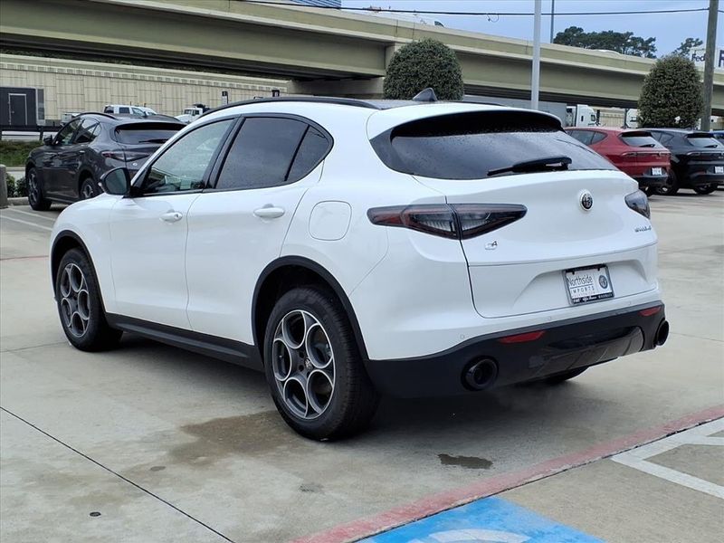 New 2025 Alfa Romeo Stelvio AWDImage 9