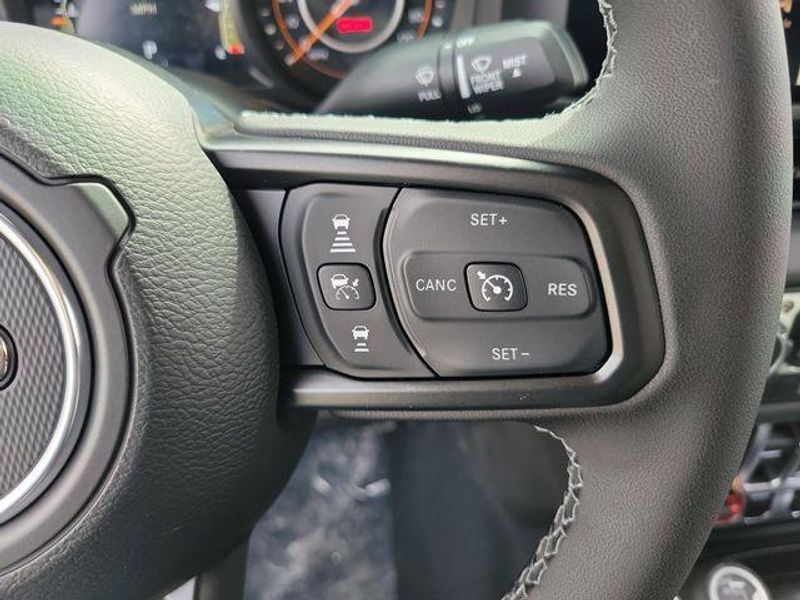 New 2026 Jeep Gladiator Mojave 4x4
