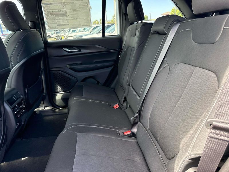 New 2026 Jeep Grand Cherokee Laredo 4x2