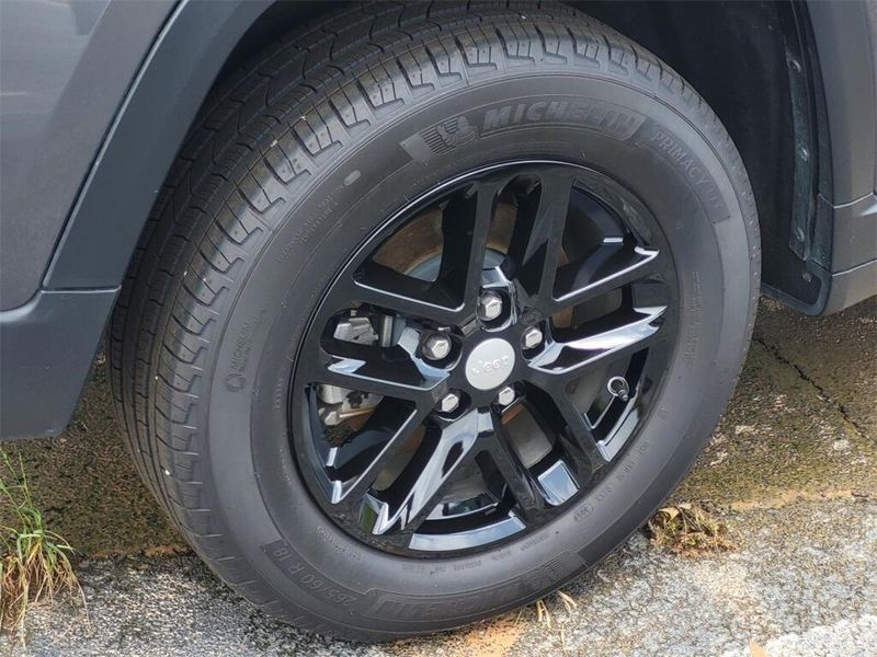 2025 Jeep Grand Cherokee LaredoImage 7