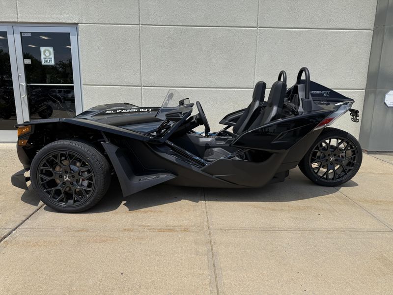 2025 Polaris SLINGSHOT SL MANUALImage 2