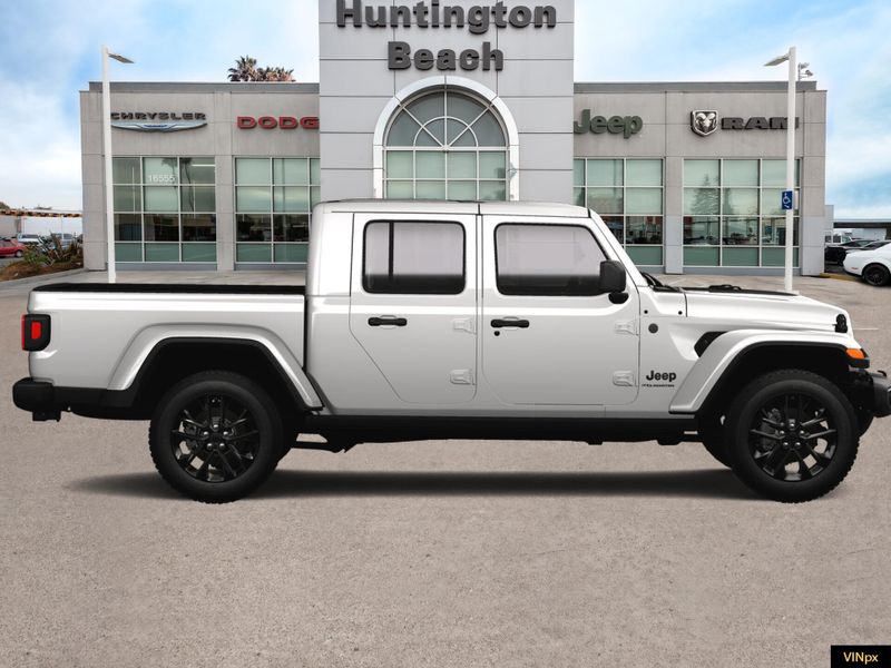 2025 Jeep Gladiator Nighthawk 4x4Image 9