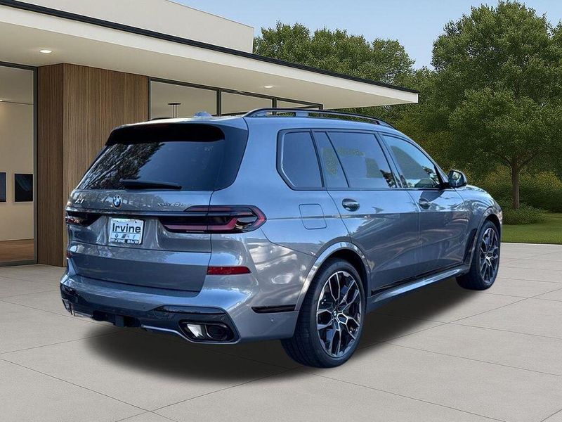New 2027 BMW X7 xDrive40iImage 8