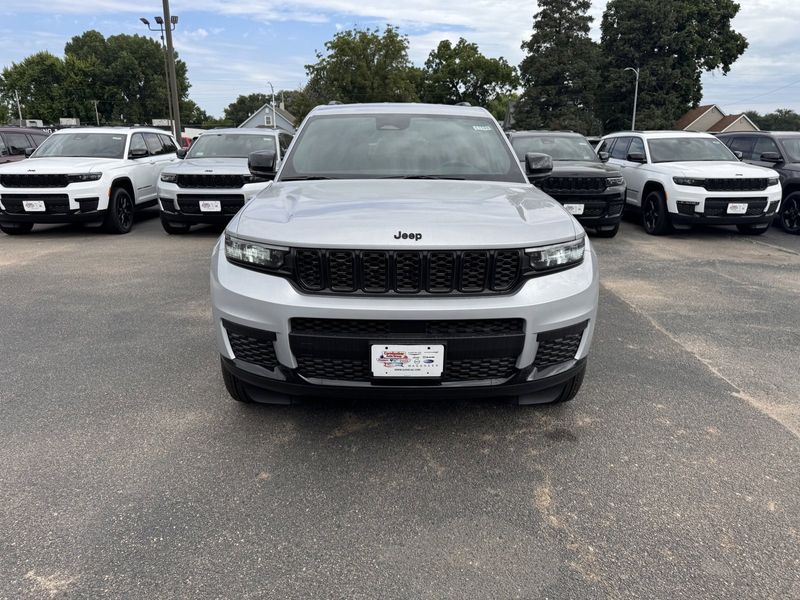 2024 Jeep Grand Cherokee L Altitude 4x4Image 3