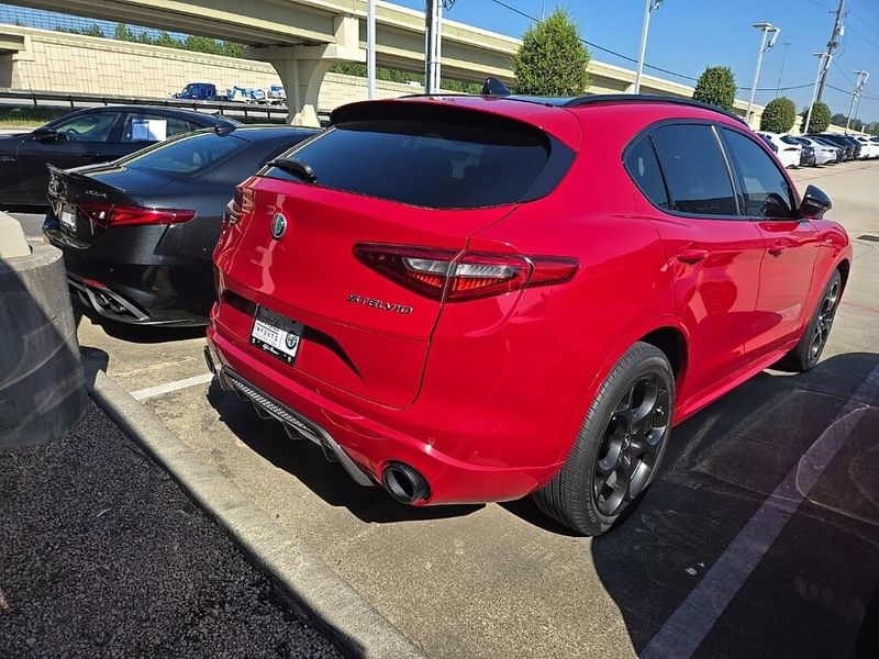 Used 2022 Alfa Romeo Stelvio VeloceImage 3