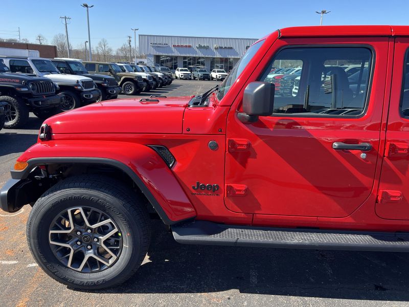 New 2026 Jeep Wrangler 4-door SaharaImage 12