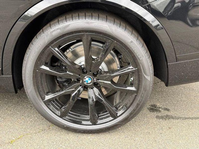 New 2026 BMW X7 xDrive40iImage 14