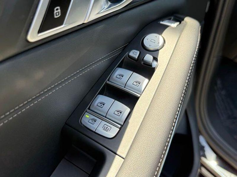 Used 2024 BMW X7 xDrive40iImage 19