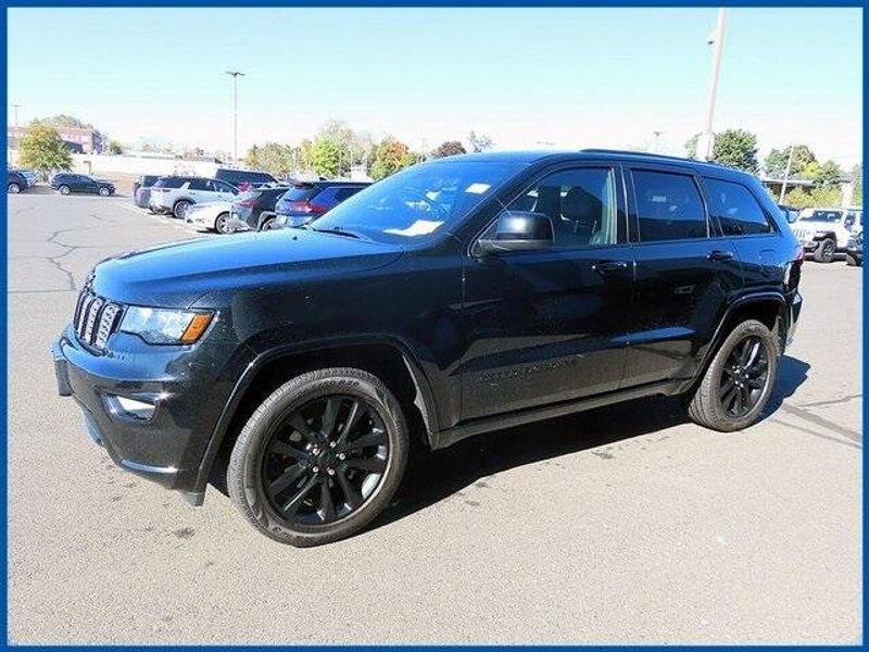 2018 Jeep Grand Cherokee AltitudeImage 1