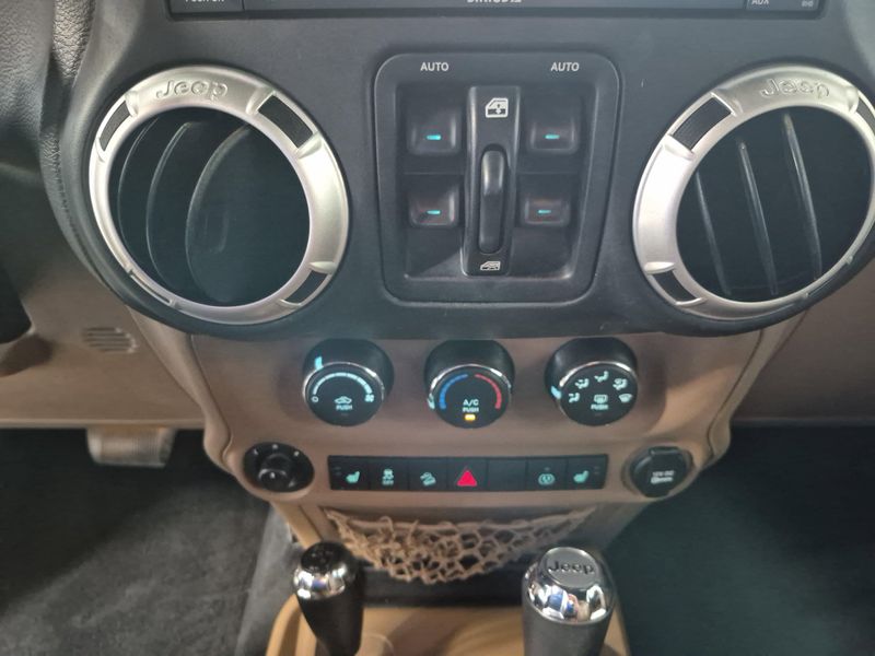 Used 2016 Jeep Wrangler Unlimited SaharaImage 30