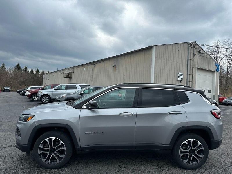 2022 Jeep Compass LimitedImage 9
