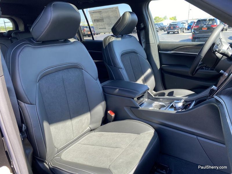 New 2026 Jeep Grand Cherokee L Laredo Altitude 4x4
