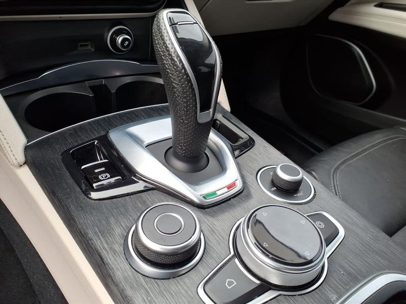 Used 2020 Alfa Romeo Stelvio Image 24