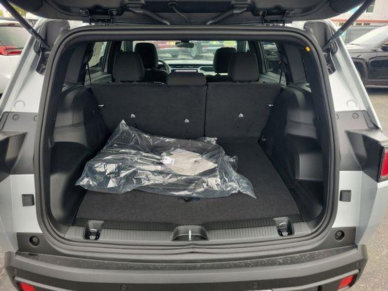New 2026 Jeep Cherokee Laredo 4x4