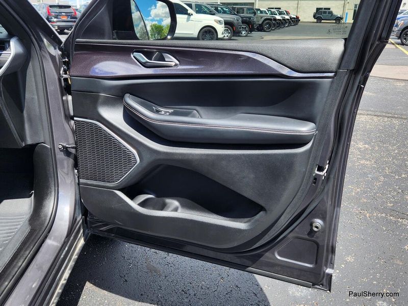 Used 2022 Jeep Grand Cherokee Altitude